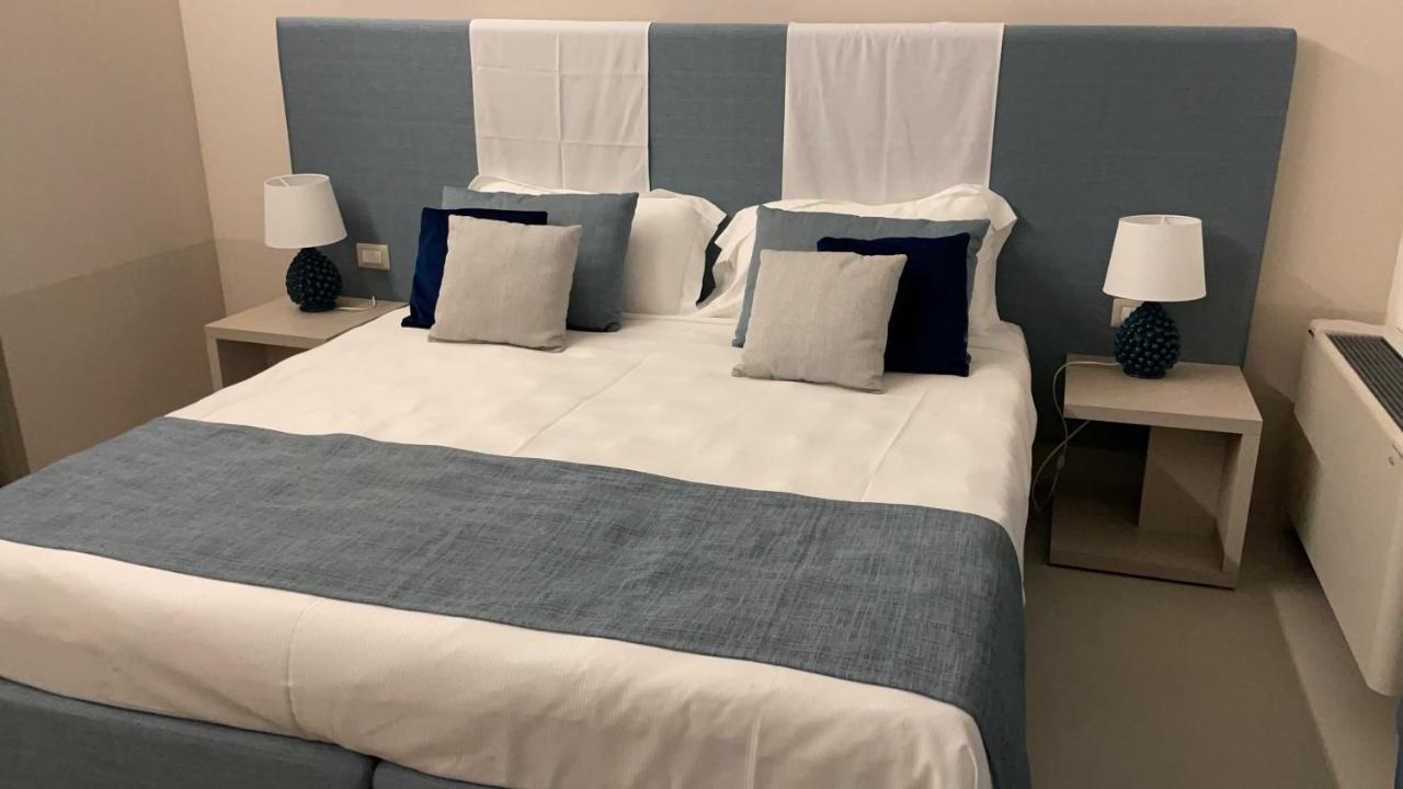 Hercules Suites Noto Exterior photo
