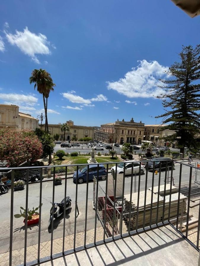Hercules Suites Noto Exterior photo