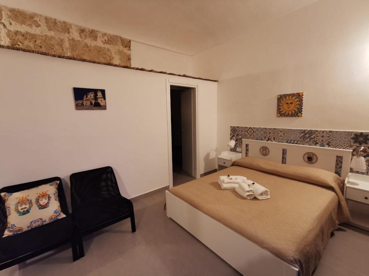 Hercules Suites Noto Exterior photo