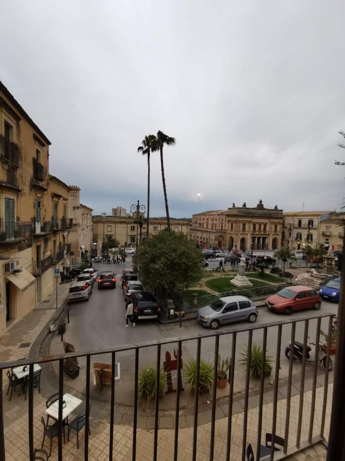 Hercules Suites Noto Exterior photo