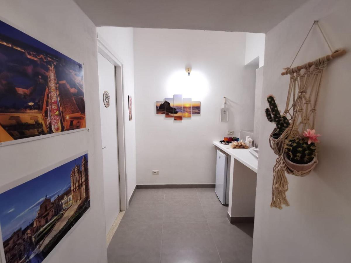 Hercules Suites Noto Exterior photo